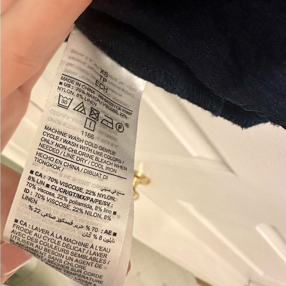 Old Navy Navy Sleeveless Button-Front Top | XS - Picture 4 of 5